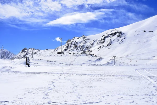 Hányadék Ánbár, Fereydunshahr ski resort, Esfahan, Irán a tavaszi idő — Stock Fotó