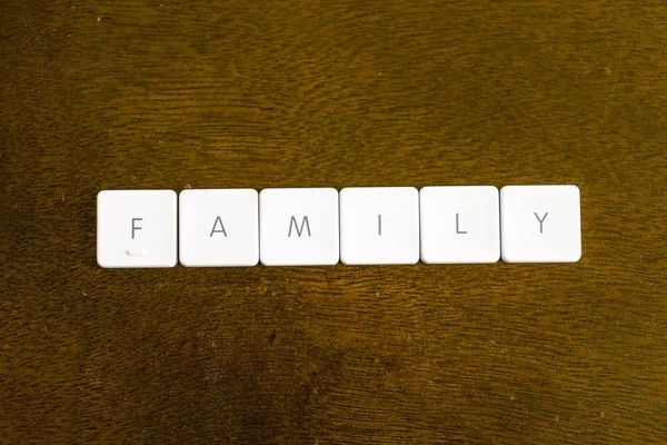 Família Palavra Escrita Plástico Teclado Alfabeto Com Fundo Escuro — Fotografia de Stock