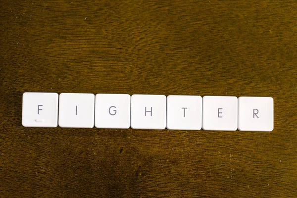 Fighter Palavra Escrita Plástico Teclado Alfabeto Com Fundo Escuro — Fotografia de Stock