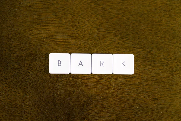 Bark Palabra Escrita Alfabeto Plástico Teclado Con Fondo Oscuro —  Fotos de Stock