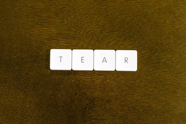 Tränenwort Geschrieben Auf Plastik Tastatur Alphabet Mit Dunklem Hintergrund — Stockfoto