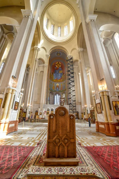 Blick auf die Dreifaltigkeitskathedrale von Tiflis (Sameba) und — Stockfoto