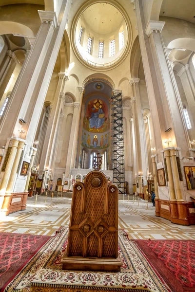 Around view of The Holy Trinity Cathedral of Tbilisi (Sameba) an — Stock Photo, Image