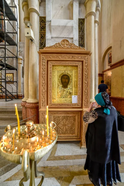 Навколо краєвиду Тбіліський собор Святої Трійці (Самеба) — стокове фото