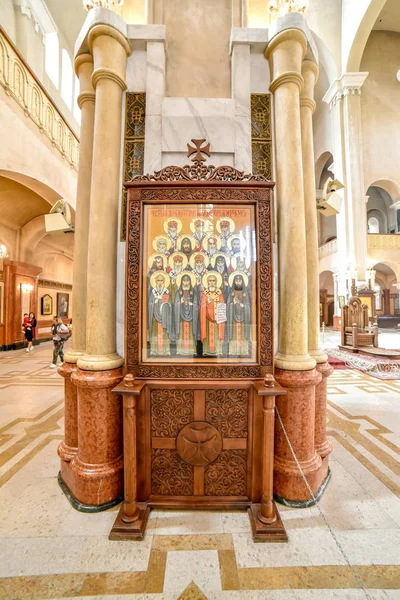 Навколо краєвиду Тбіліський собор Святої Трійці (Самеба) — стокове фото
