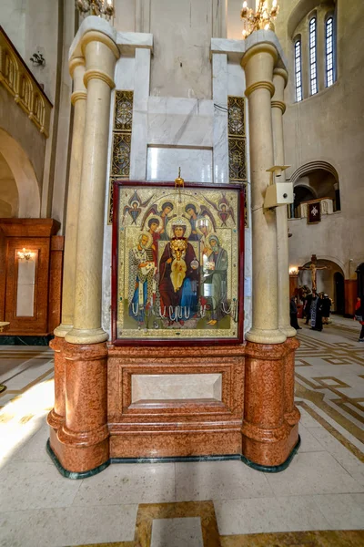 Вокруг собора Святой Троицы в Тбилиси (Самеба) — стоковое фото