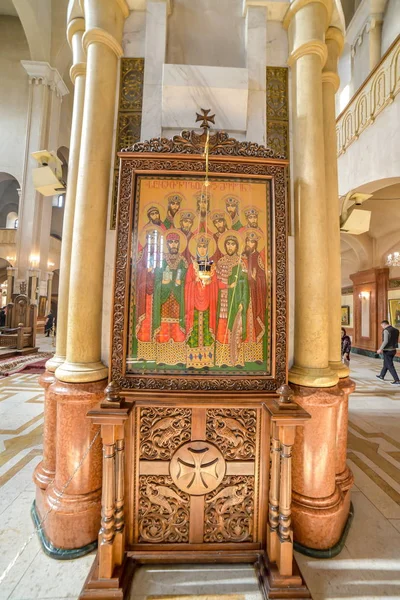 Around view of The Holy Trinity Cathedral of Tbilisi (Sameba) an — Stock Photo, Image