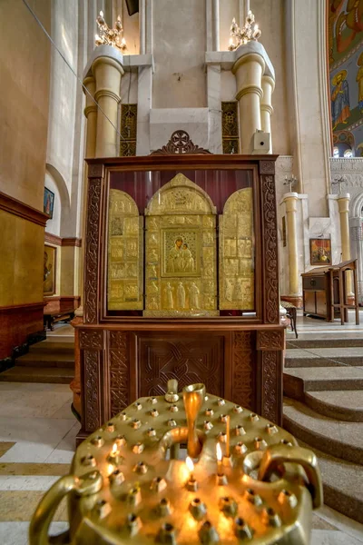 Em torno da vista da Catedral da Santíssima Trindade de Tbilisi (Sameba) e — Fotografia de Stock