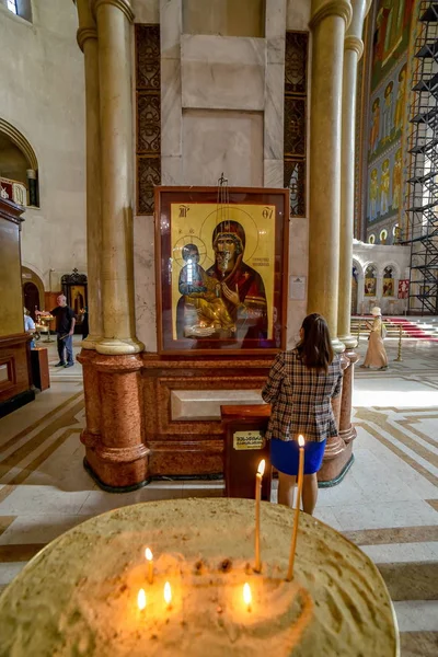 Γύρω άποψη του Καθεδρικού Ναού της Αγίας Τριάδας της Τιφλίδας (Sameba) και — Φωτογραφία Αρχείου