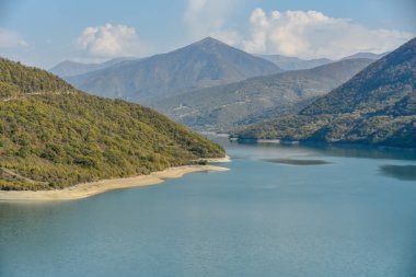 Tiflis 'ten Kazbegi' ye özel arabayla yol ve doğa manzarası