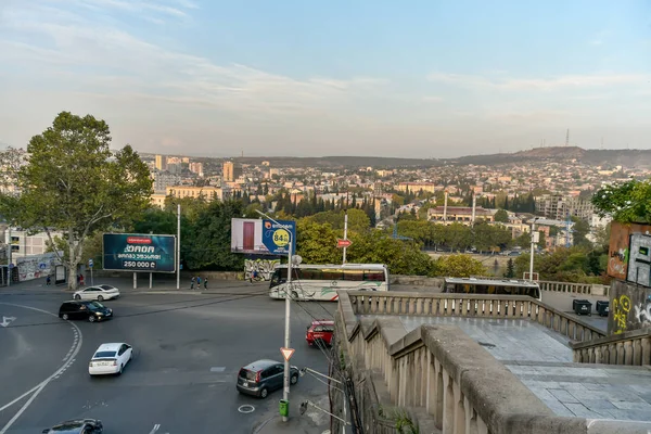 Uitzicht op de stad van de oude Tbilisi in het najaar — Stockfoto