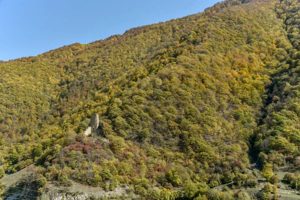 用私家车从第比利斯到卡齐贝吉的公路和自然景观，奥克 — 图库照片