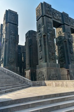 Tiflis Denizi yakınlarındaki Gürcistan Tarihi Anıtı