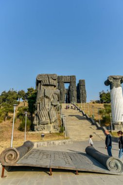 Tiflis Denizi yakınlarındaki Gürcistan Tarihi Anıtı