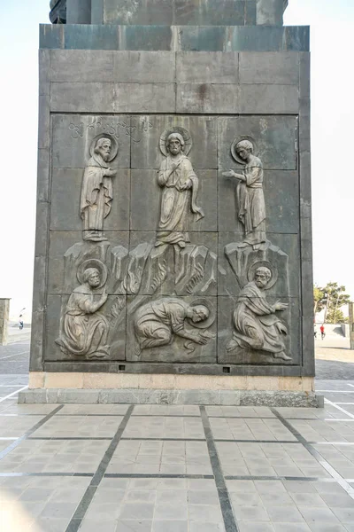 Geschiedenis van Georgië Monument, gelegen nabij de Tbilisi Zee — Stockfoto