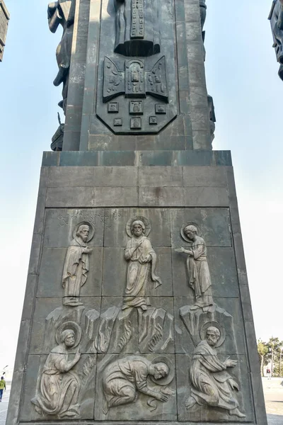 Geschiedenis van Georgië Monument, gelegen nabij de Tbilisi Zee — Stockfoto