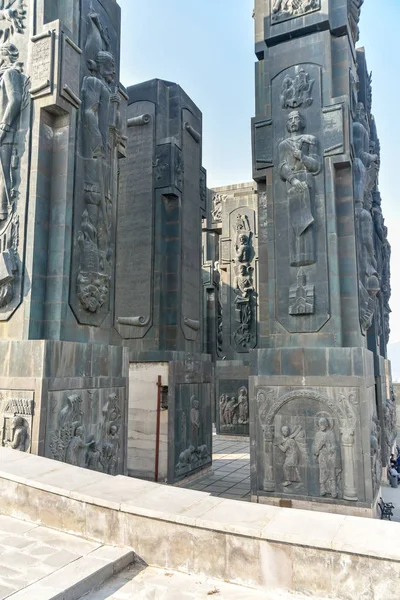 The History of Georgia Monument, located near Tbilisi Sea — Stock Photo, Image