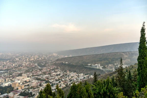 Old Tbilisi, Tbilisi, Georgia, 17 oktober 2019, Arial view of T — Stockfoto