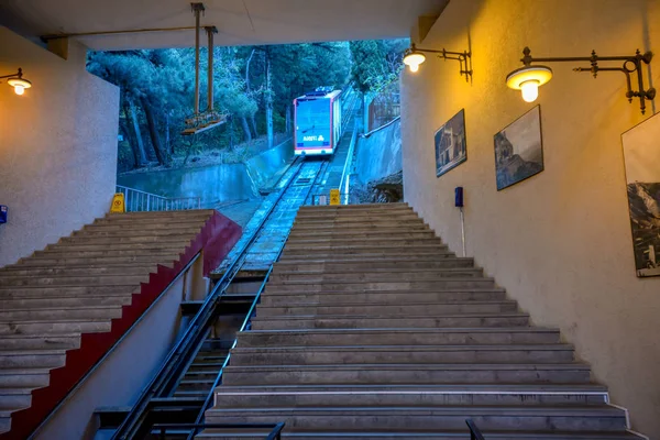 Old Tbilisi, Tbilisi, Geórgia, 20 de outubro de 2019, Tbilisi funicul — Fotografia de Stock