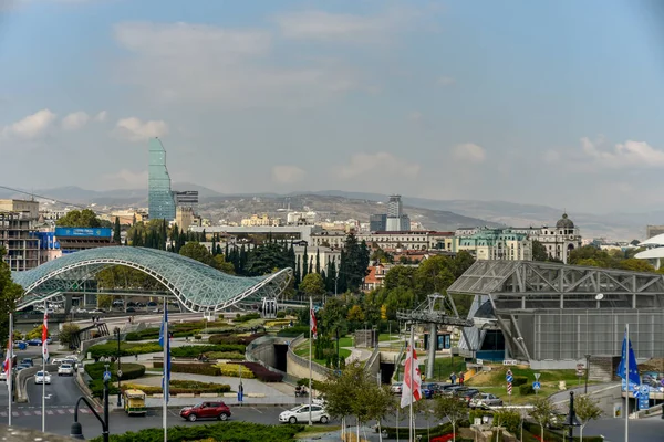 Uitzicht op de stad van de oude Tbilisi in het najaar — Stockfoto