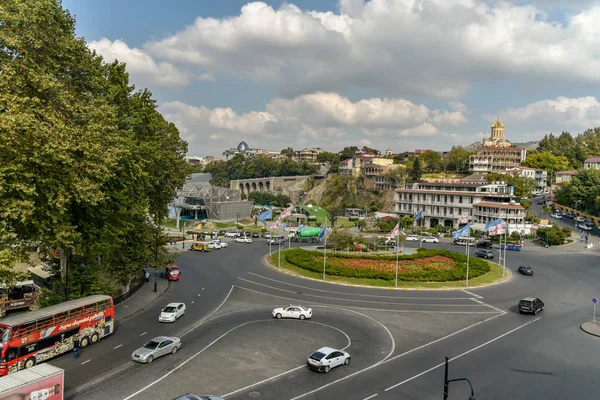 Városi kilátás a régi Tbiliszi ősszel — Stock Fotó