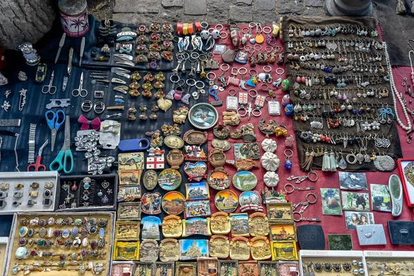 Тбилиси, Грузия, Тбилиси Блошиный рынок или Сухой мост — стоковое фото