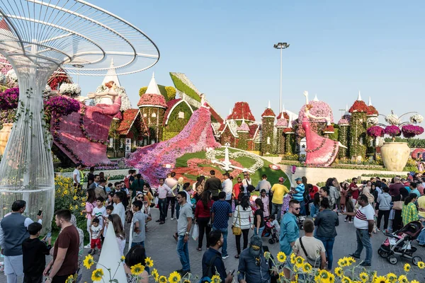 Dubai Miracle Garden, Dubai Land, Emiratos Árabes Unidos — Foto de Stock