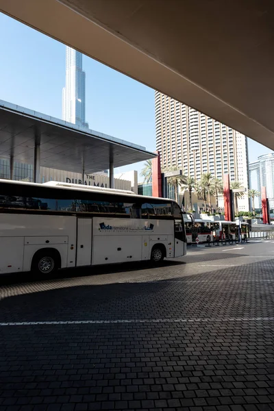 The Dubai Mall Tourist Bus station, Dubai, Verenigde Arabische Emiraten — Stockfoto