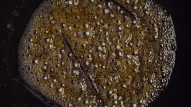 Vanilya pods ile şeker şurubu kaynar