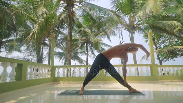 Man doing yoga outdoors — Stock Video