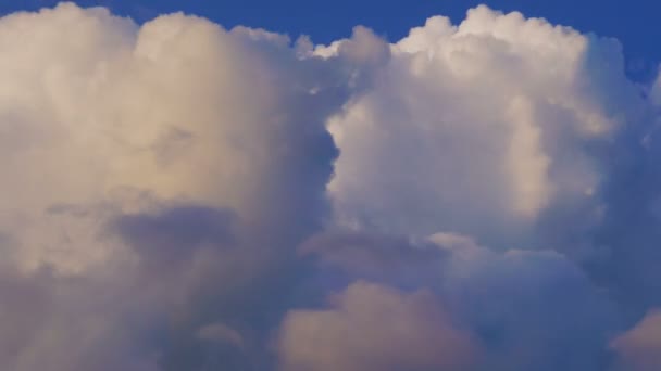 Nuages pluvieux dans le ciel avant l'orage time-lapse .