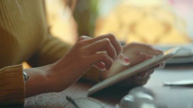 modern dijital tablet PC ekran dokunaklı el.