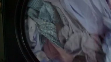 Çamaşır makinesi gömlek ile