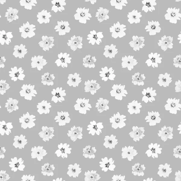 Ručně Kreslené Bezešvé Vzor Bílých Kvetoucích Divokých Květin Šedém Pozadí — Stock fotografie