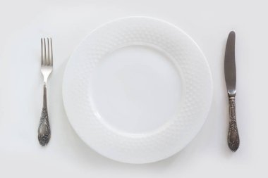 Beyaz arka plan üzerinde zerafet Tablo ayarı ile. Üstten Görünüm.