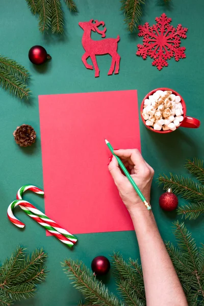 Natale bianco rosso per lettera a Babbo Natale sul verde . — Foto Stock