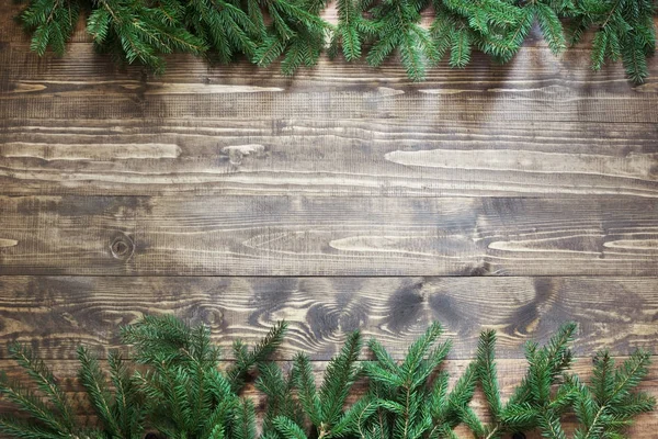 Noel dekorasyon arka plan. Köknar ağacı ahşap arka plan kopya alanı ile dallarda. Üstten Görünüm ve düz yatıyordu. Desen.