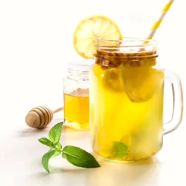 Egészséges ital, seabuckthorn, citrom, menta mason jar, fehér. — Stock Fotó