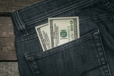 Kot pantolon cebinde Amerikan Doları.