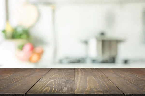 Fondo borroso. Cocina moderna con mesa y espacio para usted . — Foto de Stock