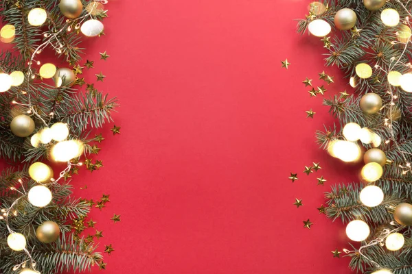 有冷杉枝，金球的圣诞框架 — 图库照片
