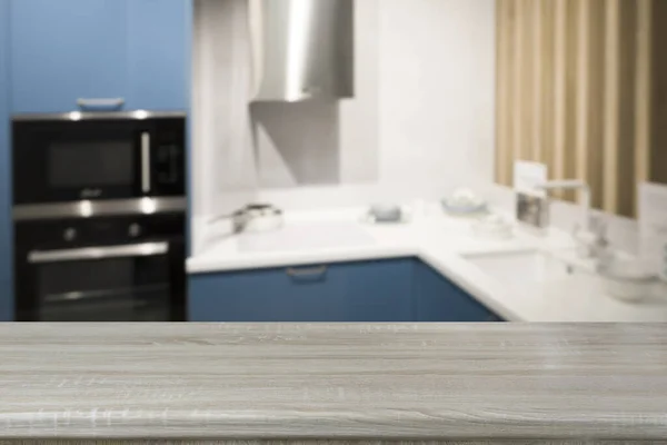 为设计和展示您的产品 清空木制台面 分散现代厨房的焦点 复制空间 — 图库照片