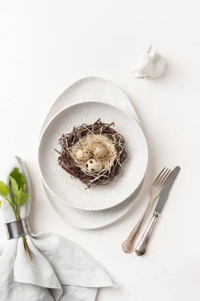 Ostertischdecke Mit Nest Und Hase Auf Weißem Tisch Blick Von — Stockfoto