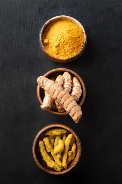 Turmeric Proaspăt Uscat Rădăcină Curcuma Pulbere Castron Masa Neagră Imunitatea — Fotografie, imagine de stoc