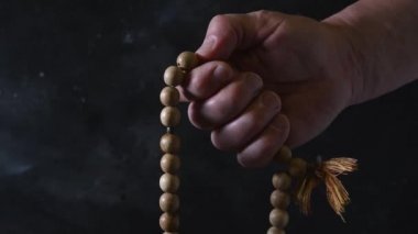 Bardağa su dök. Bayram mübareği. Dini gelenek. Kapat..