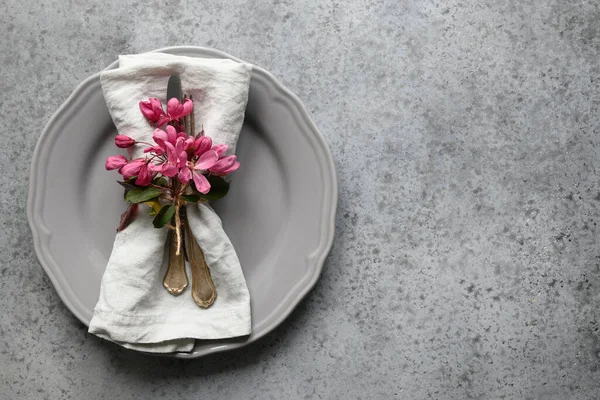 Elegancia Romantikus Asztal Beállítás Almafa Virágok Szürke Első Látásra Szöveg — Stock Fotó
