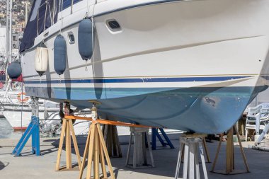 Küçük bir balıkçı tekne tamir