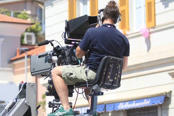 Cameraman in action — Stock Photo, Image