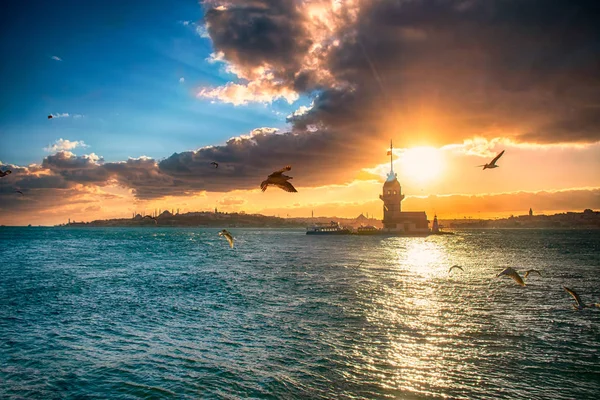 Istanbul Jungfernturm Von Osten Sonnenuntergang Der Ferne Befinden Sich Sehenswürdigkeiten — Stockfoto