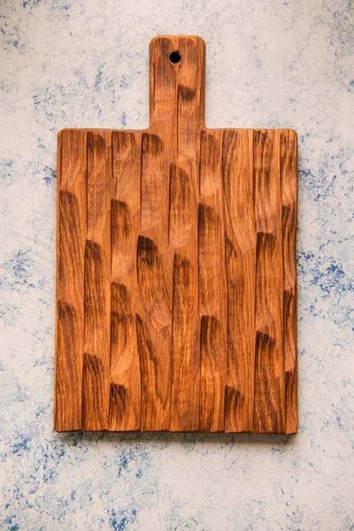 A wood textured oak dark brown cutting board. — ストック写真